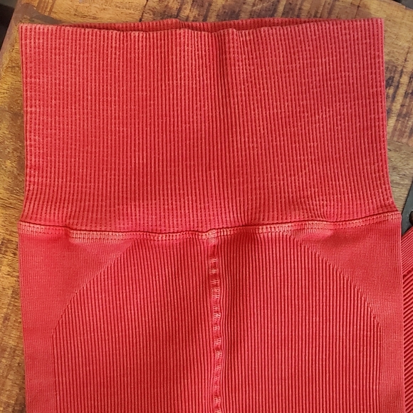 ❤ Free People Ultra High Rise Happiness Runs Leggings ❤ - Picture 11 of 16